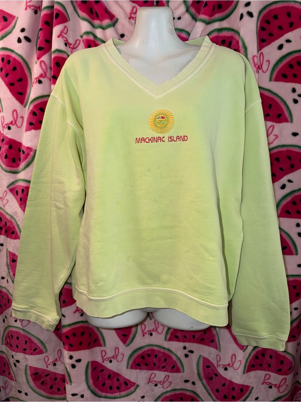 💚 Mackinac Island V-Neck Pullover Sweatshirt